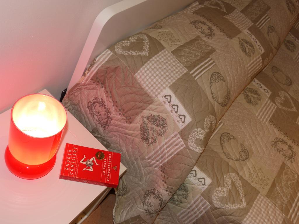 Residenza Piazza San Francesco Apartment Болоня Стая снимка