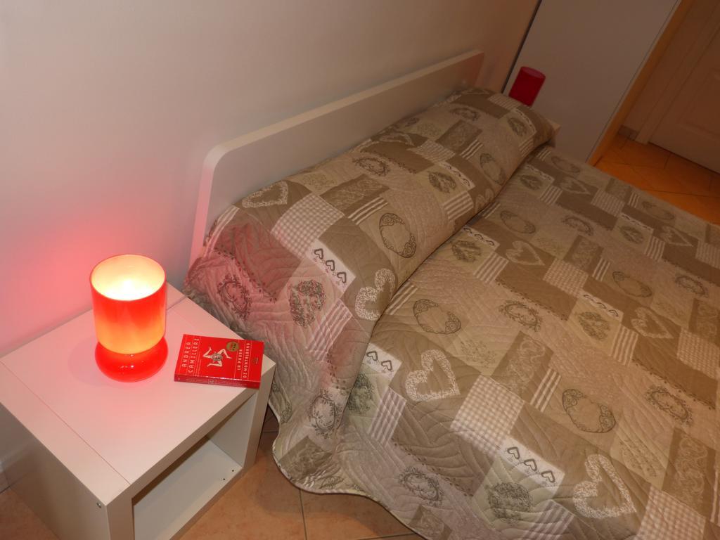 Residenza Piazza San Francesco Apartment Болоня Стая снимка