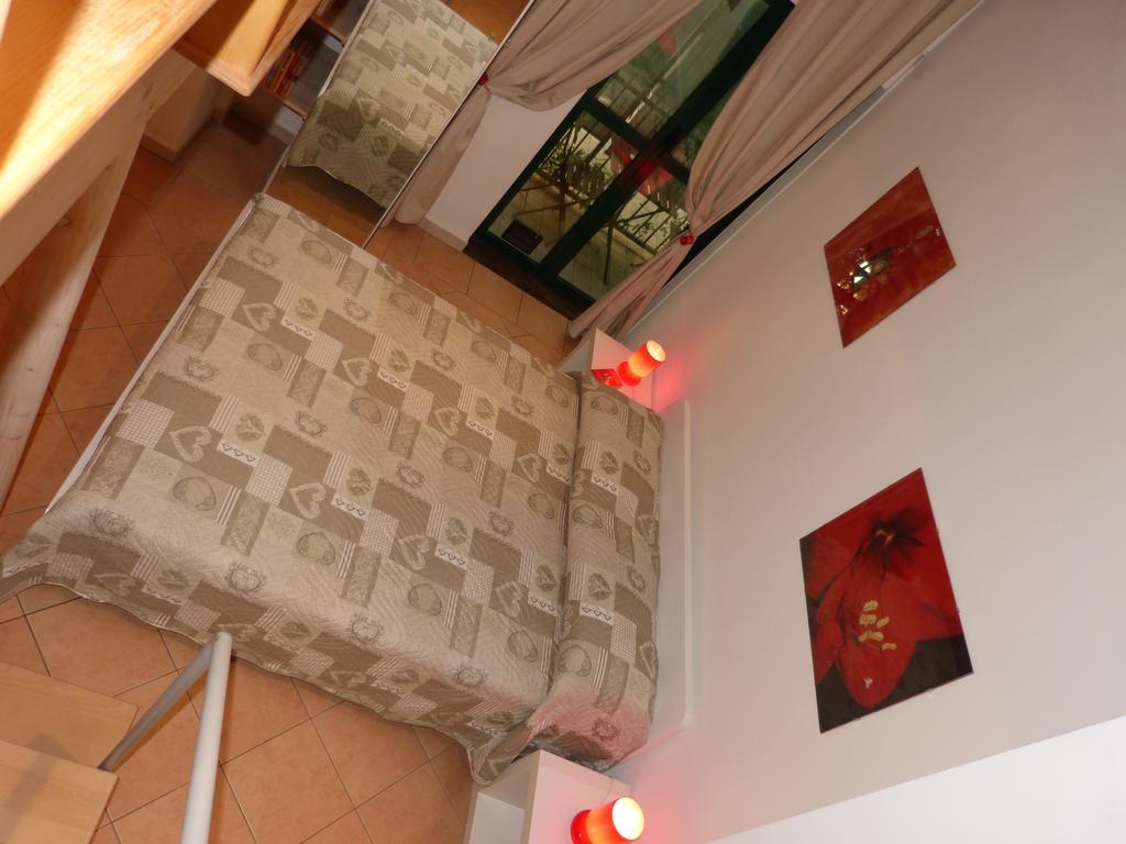 Residenza Piazza San Francesco Apartment Болоня Стая снимка