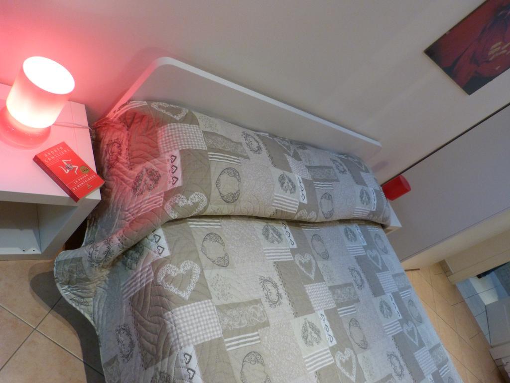 Residenza Piazza San Francesco Apartment Болоня Стая снимка