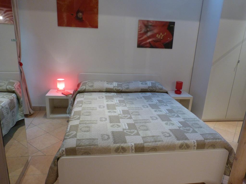 Residenza Piazza San Francesco Apartment Болоня Стая снимка