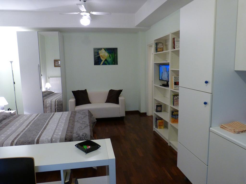 Residenza Piazza San Francesco Apartment Болоня Стая снимка